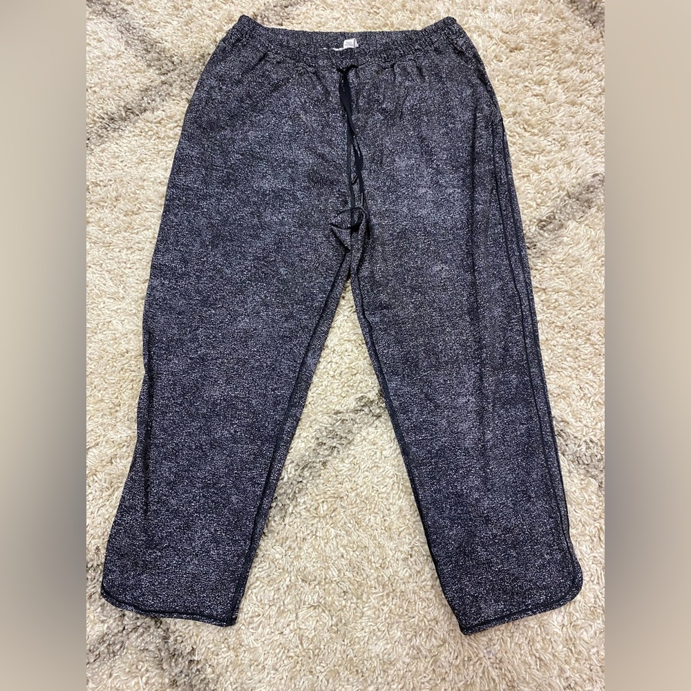5048 -Lululemon Keep It Classic Crop *23"
White Noise Alpine White Black